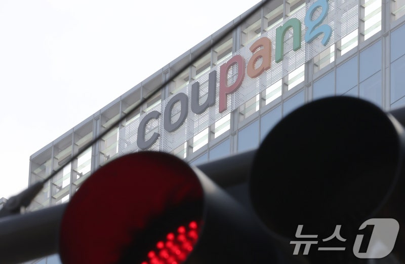 "개인 통관번호 바꿔라" "명의도용 방지 신청"…쿠팡 3370만명 대혼란