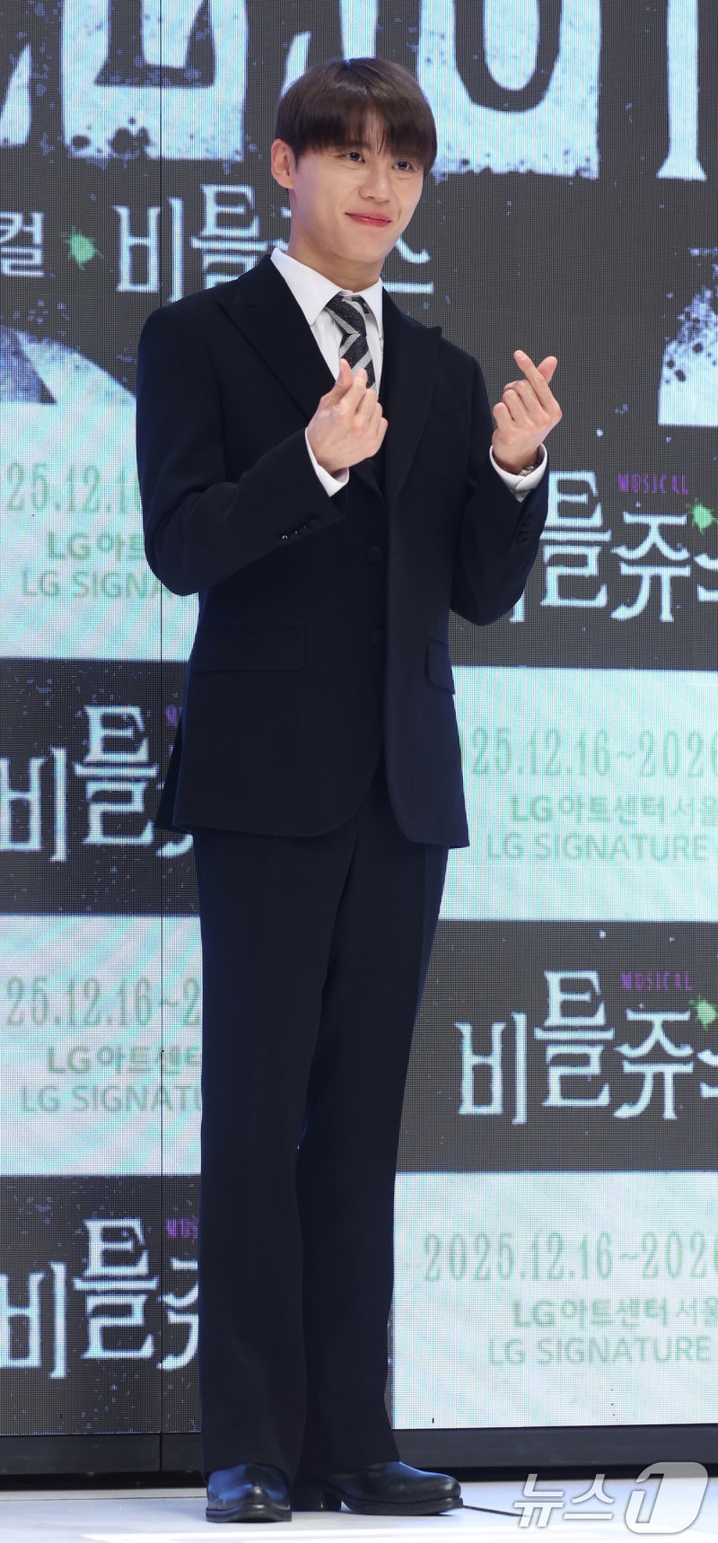 김준수, <b>비틀쥬스</b> 캐릭터로 공식석상 출격