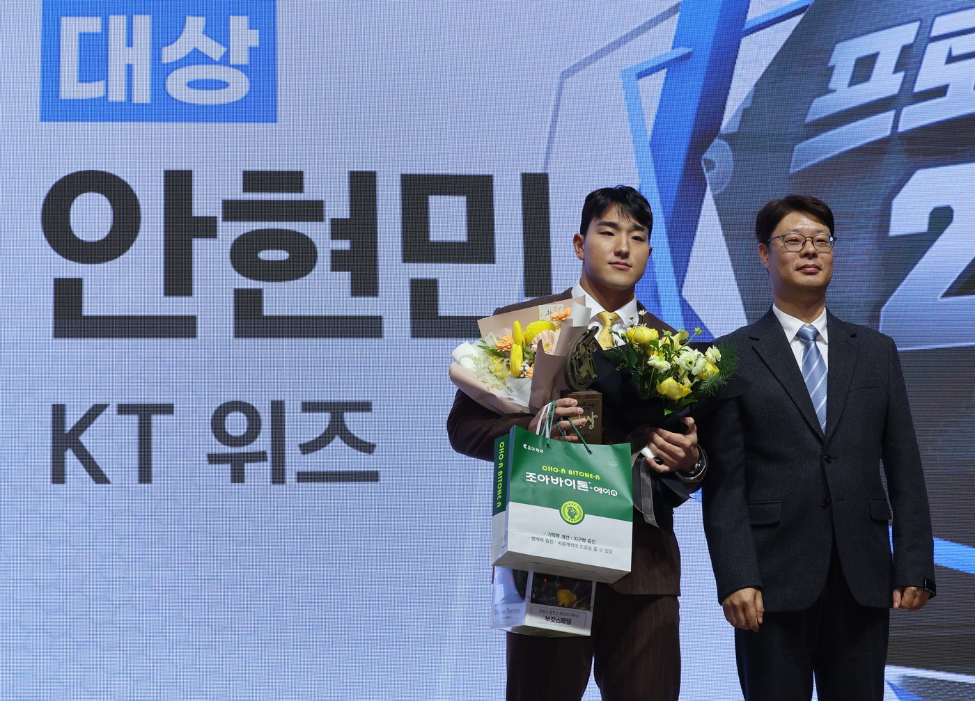 한화 폰세·KT <b>안현민</b>, <b>조아제약 프로야구 대상</b> 수상