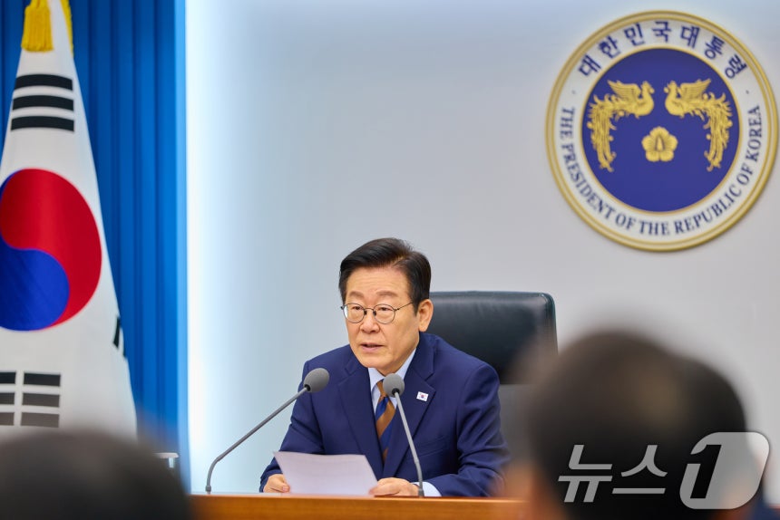 이재명 대통령이 지난달27일 서울 용산 대통령실 청사에서 열린 수석보좌관회의에서 발언하고 있다. (대통령실 제공. 재판매 및 DB 금지) 2025.11.27/뉴스1 ⓒ News1 허경 기자