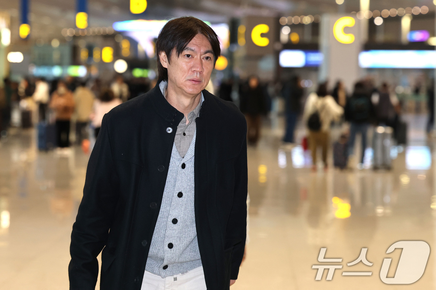 홍명보 감독, <b>월드컵조 추첨식</b> 참석 위해 출국
