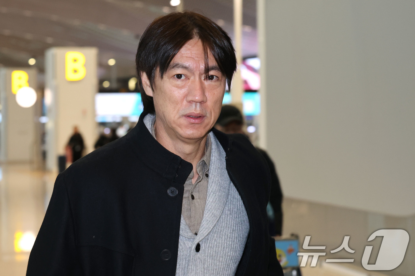 <b>홍명보</b> 감독, <b>월드컵조 추첨</b>식 참석 위해 출국