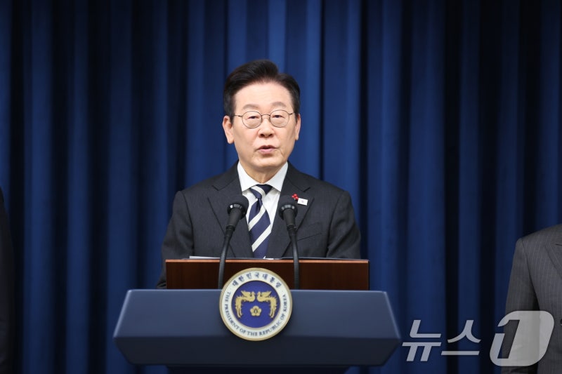李대통령 "12.3 '<b>국민주권의 날</b>' 정해 위대한 용기·행동 기릴 것"