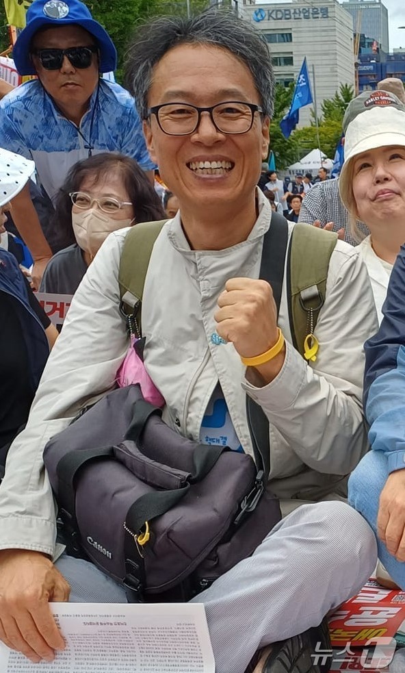 국회 앞 집회 참여한 소리꾼 겸 교사 백금렬 씨/뉴스1