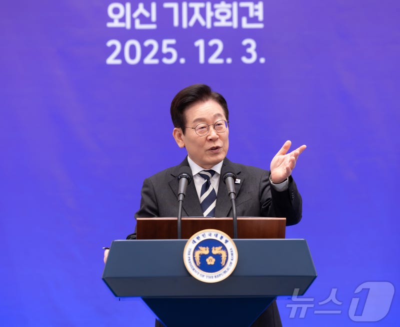李<b>대통령</b>, <b>IOC 위원장</b> 접견…"韓 체육 발전 많은 지원 부탁"