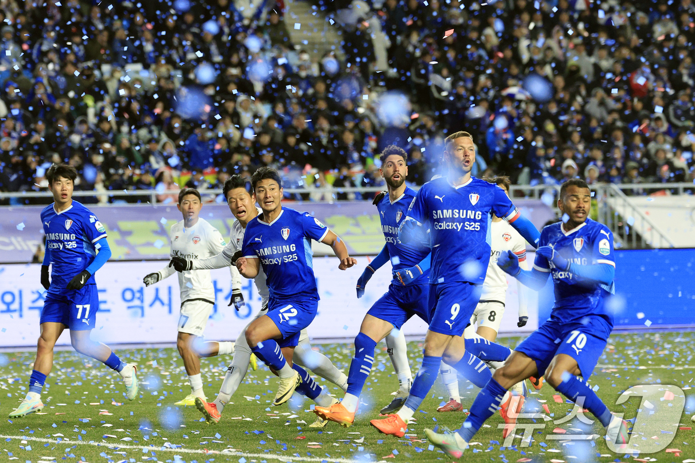 청백적 눈 내리는 빅버드의 <b>반도체 더비</b>