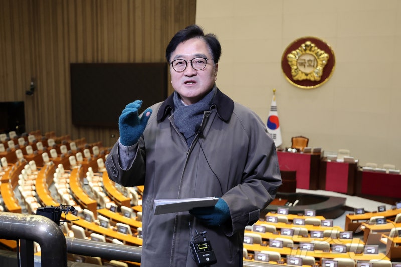 <b>우원식</b> 의장, <b>계엄</b> 1년 맞아 '<b>다크투어</b>' 도슨트…"<b>계엄</b> 승인권 국회에"