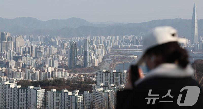 "빚은 월급으로, 생활비는 부모카드"…강남 아파트 '<b>꼼수 증여</b>' 전수 검...