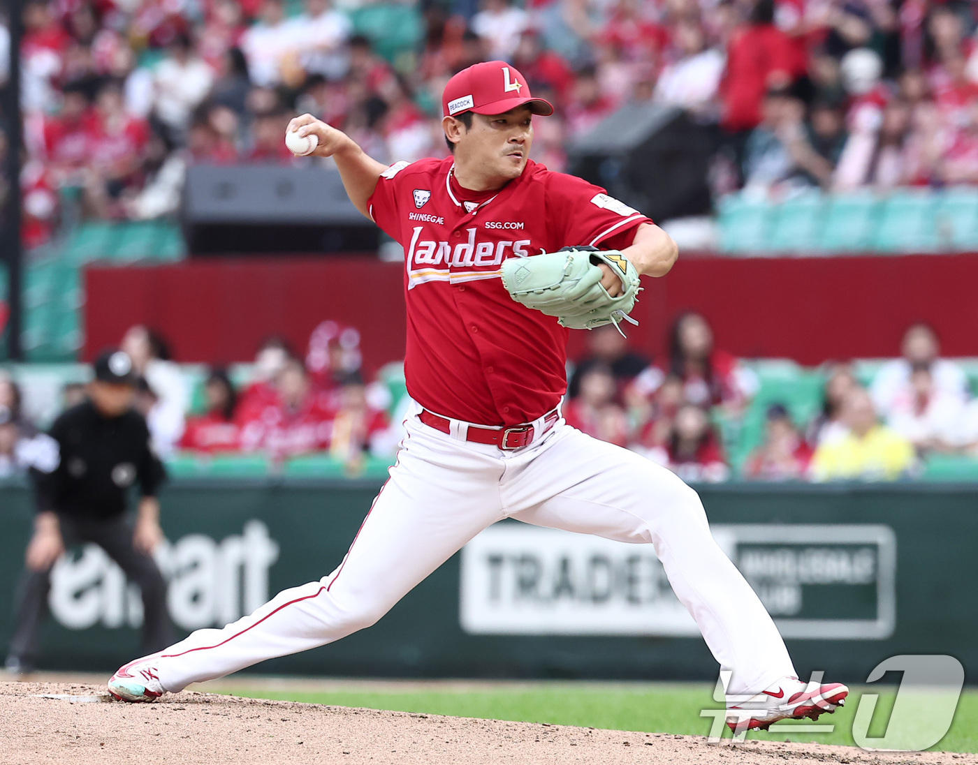 '홀드왕' SSG <b>노경은</b>, KBO <b>페어플레이상</b> 수상…2003년 데뷔 후 첫 영예