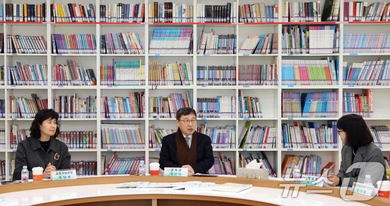 '<b>학교자치문화</b>' 간담회하는 <b>정근식 교육감</b>