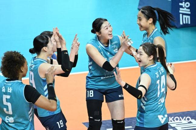 <b>GS</b>, 페퍼 꺾고 3위 도약…한전, 3-2 OK저축 제압
