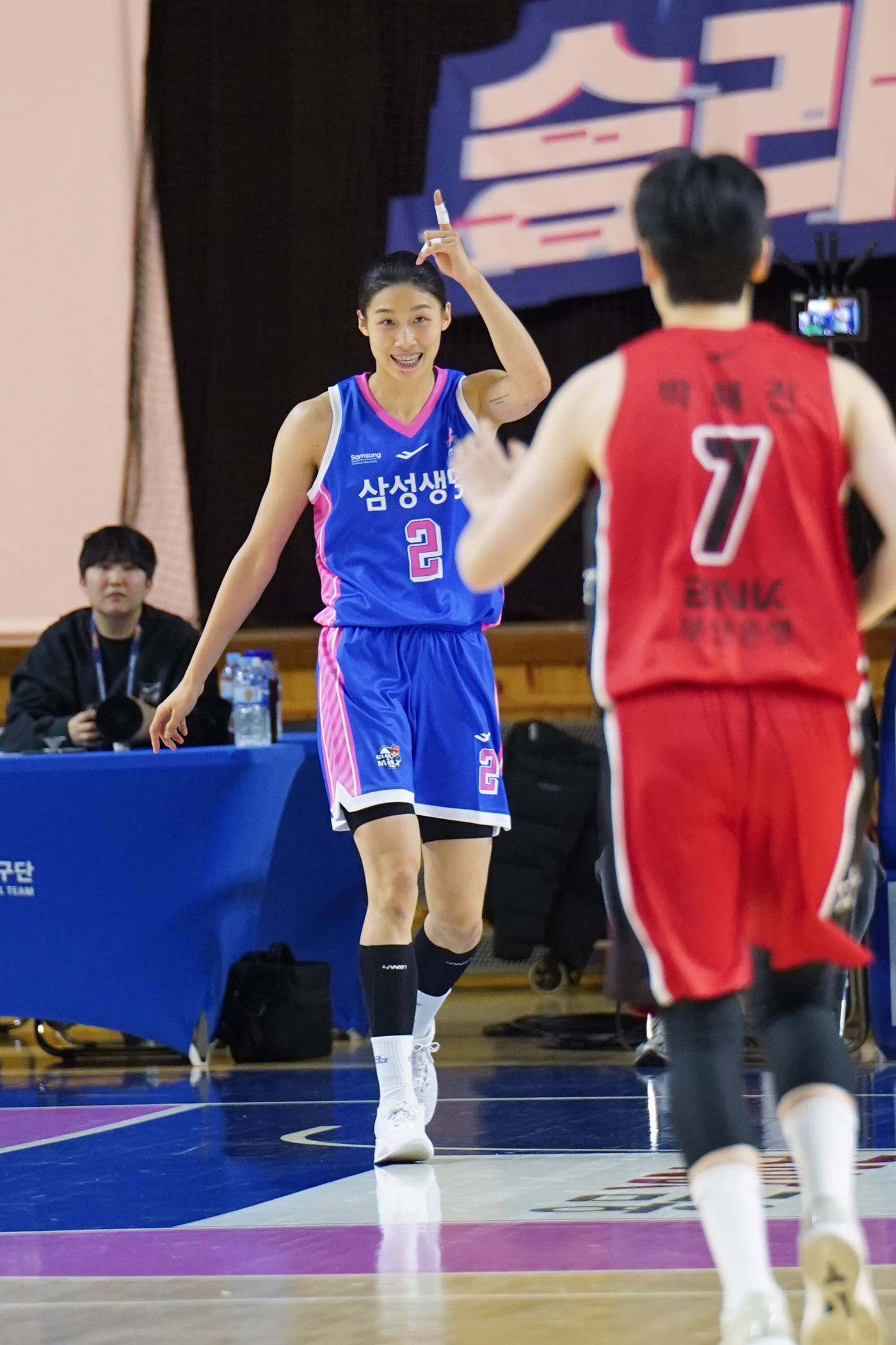 '<b>이해란</b> 31점' <b>삼성생명</b>, BNK 65-62 제압…공동 3위 도약