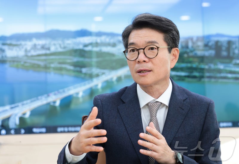 <b>정원오</b> 치켜세운 李<b>대통령</b>…서울시장 선거 '명심' 선택 해석 분분
