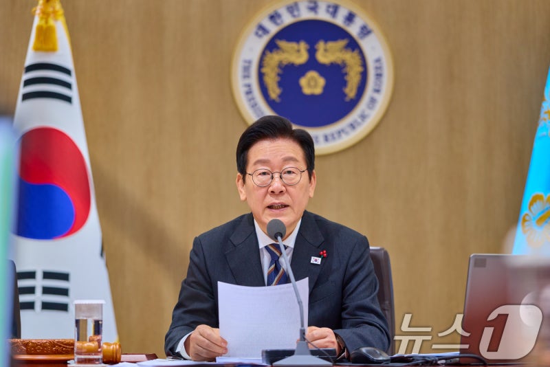 李대통령, <b>통일교 금품</b> 의혹에 "여야·지위고하 관계없이 <b>엄정수사</b>"