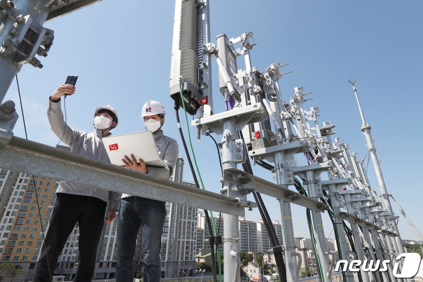 KT가 경기도 파주산업단지의 상용망에 5G 단독모드(SA) 네트워크를 구축한 모습.(KT 제공) 2020.6.25/뉴스1