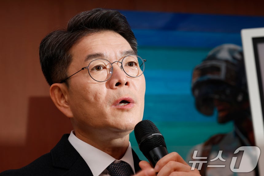 정원오 성동구청장이 10일 오후 서울시 성동수 왕십리로 펍지성수 라운지에서 도서‘성수동 (도시는 어떻게 사랑받는가)’기자간담회를 하고 있다.2025.12.10/뉴스1 ⓒ News1 박정호 기자