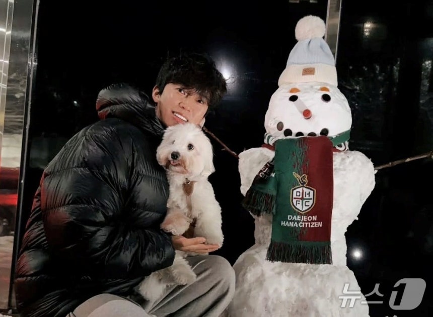 임영웅과 반려견(인스타그램 갈무리) ⓒ 뉴스1