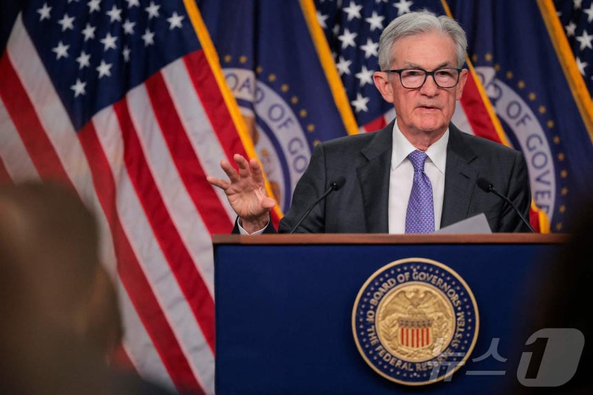 제롬 파월 연방준비제도 의장이 10일(현지시간) 금리 인하를 결정한 회의를 마치고 기자회견에서 발언하고 있다.2025.12.10 ⓒ AFP=뉴스1