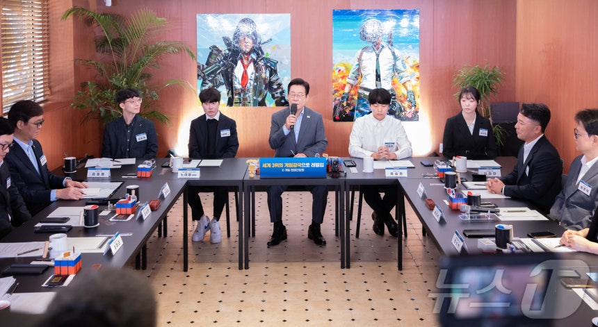 이재명 대통령이 15일 서울 성동구 펍지 성수에서 열린 K-게임 현장 간담회에서 발언하고 있다.(대통령실 제공.재판매 및 DB 금지) 2025.10.15/뉴스1 ⓒ News1 이재명 기자