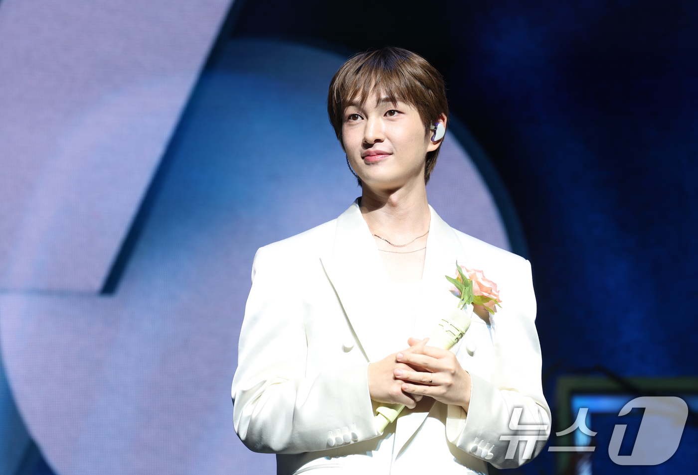 <b>온유</b>, '<b>주사 이모</b>' 친분 <b>논란</b>에 "피부 관리차 병원 방문했을 뿐"