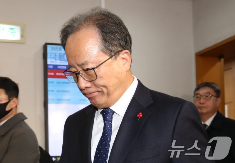'<b>해직교사 특채</b> 지시' <b>김석준</b> 부산<b>교육감</b>, 1심서 직위 박탈형