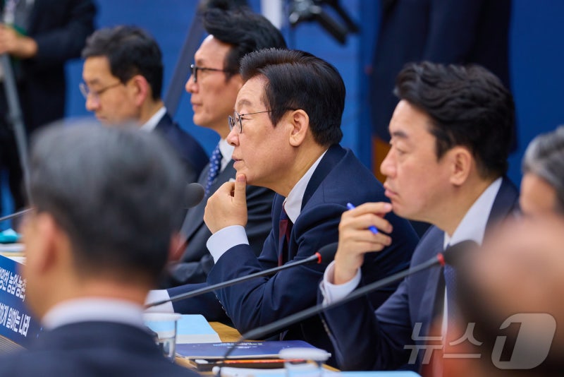 李대통령 "<b>공공임대 역세권</b> 배치, 관리회사 별도 설립도 고려해야"