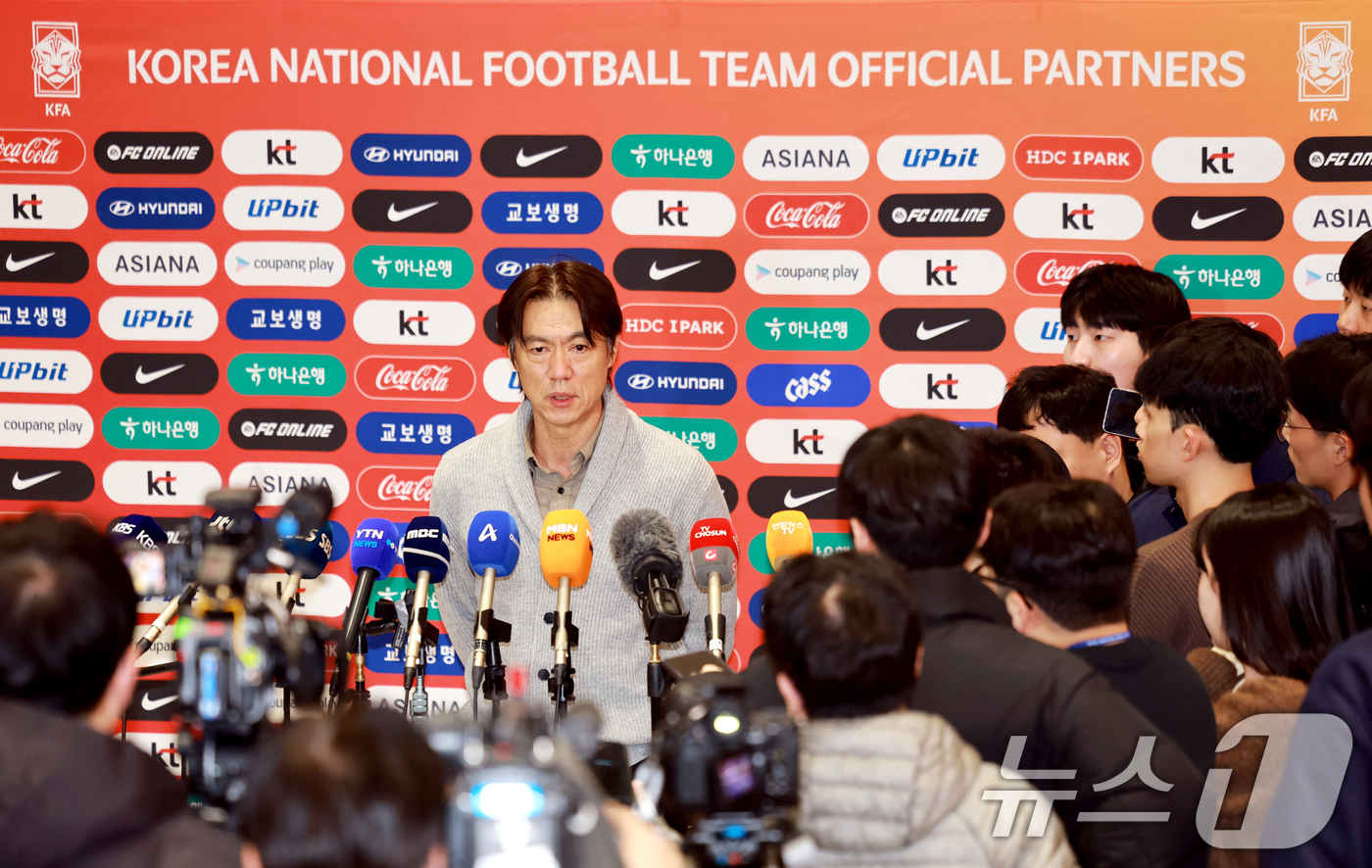 <b>홍명보 감독</b> '<b>베이스캠프</b> 후보 검토중'