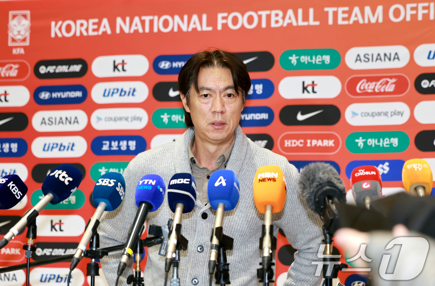 <b>홍명보</b> "<b>월드컵</b>에 쉬운 조 없다…베이스캠프는 컨디션 관리 우선"[일문...