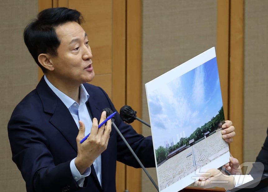 오세훈 서울시장이 지난달 18일 오전 서울 중구 서울시의회에서 열린 제333회 정례회 시정질문에 참석해 김규남 국민의힘 서울시의원의 세운지구 관련 질의에 답하고 있다.2025.11.18/뉴스1 ⓒ News1 김진환