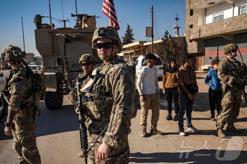 시리아 북동부를 순찰 중인 미군.2025.01.09 ⓒ AFP=뉴스1 ⓒ News1 이지예 객원기자