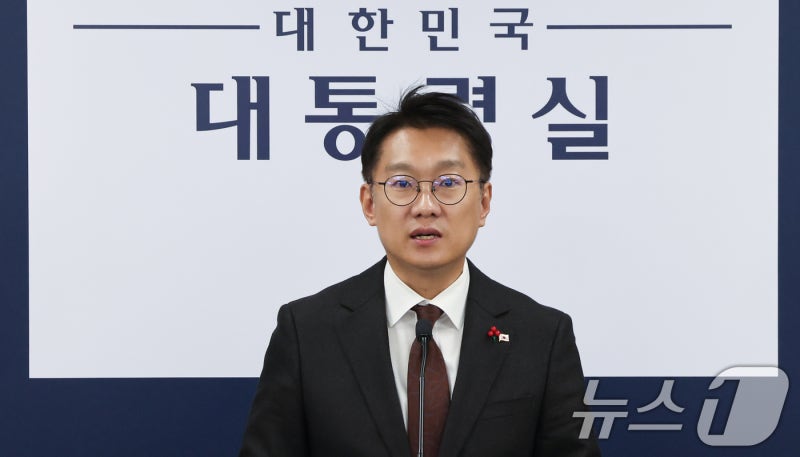 대통령실 "李대통령 '<b>환단고기</b>' 주장 동의하거나 연구 지시 아냐"(종합...