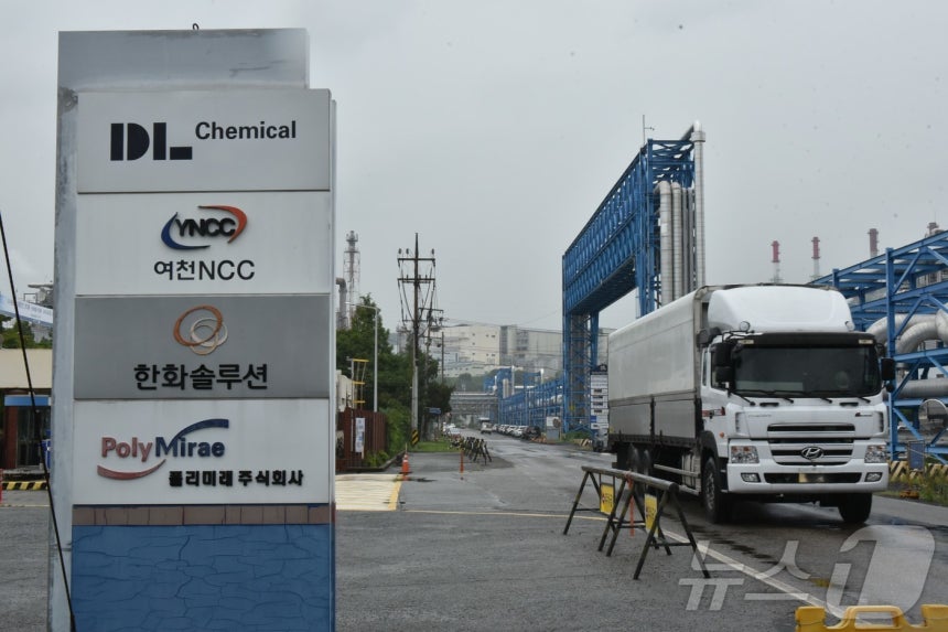 11일 오후 전남 여수국가산업단지 여천NCC 3공장 앞.2025.8.11/뉴스1 ⓒ News1 김동수 기자