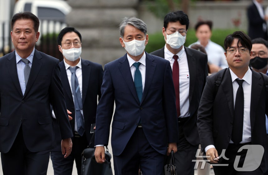 12.3 비상계엄 사태와 관련해 탄핵소추된 조지호 경찰청장이 9일 오후 서울 종로구 재동 헌법재판소 대심판정에서 열린 조지호 경찰청장 탄핵심판 1차 변론기일에 참석하고 있다.조 청장은 12·3 비상계엄 당시 권한을