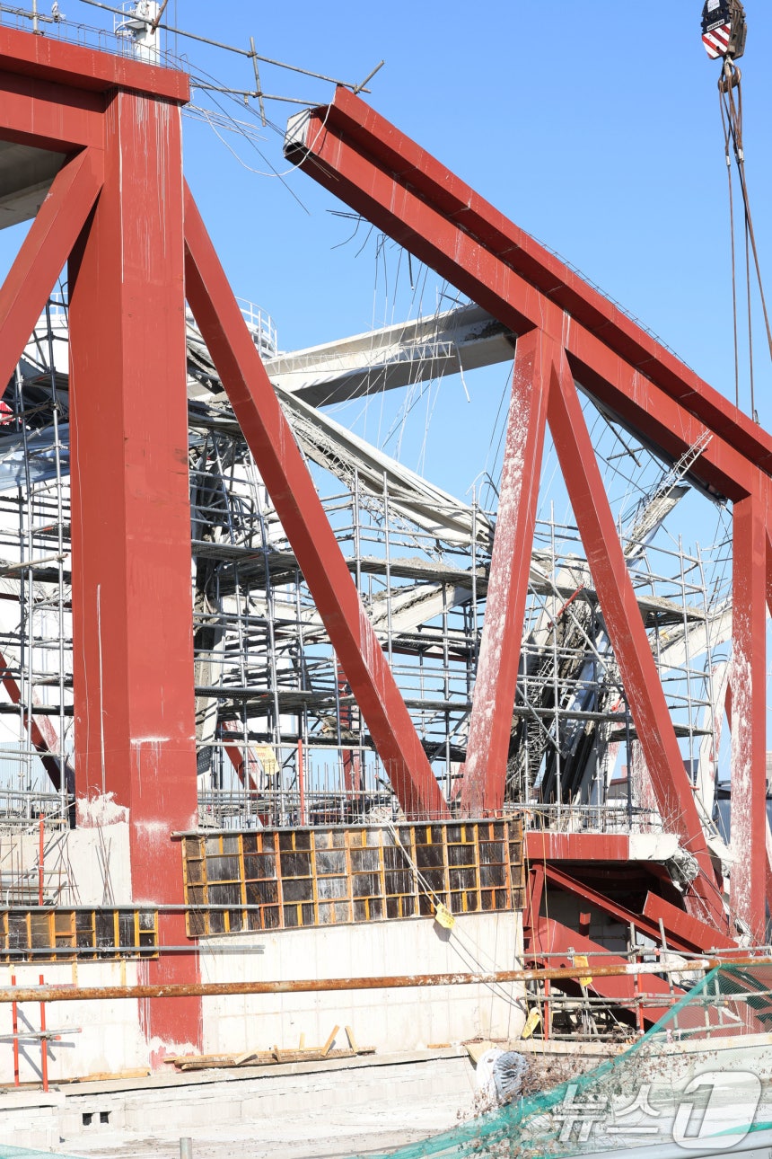 광주 서구 치평동(상무지구)의 광주대표도서관 공사 붕괴 현장.2025.12.12/뉴스1 ⓒ News1 박지현 기자