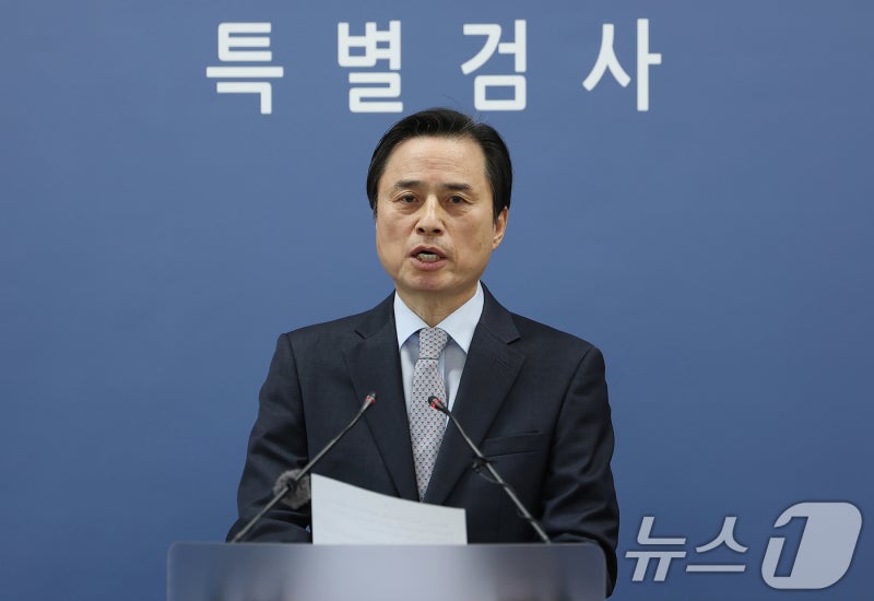 특검 "尹, 美대선 고려 12·3 <b>계엄</b> 선포…'<b>김건희</b> 사법리스크'도 동기"(...
