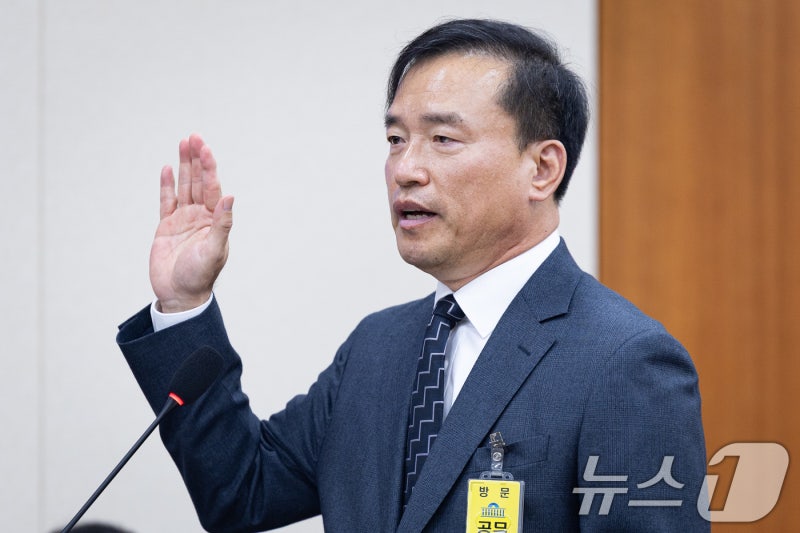 <b>김종철 방미통위원장 후보</b> "청소년 SNS 금지법 검토하겠다"