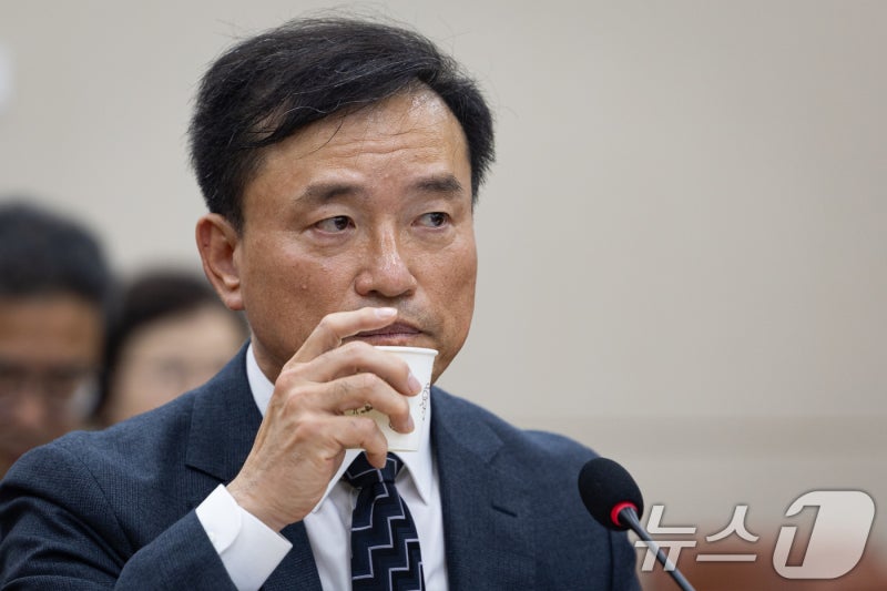 오후 청문회 이어가는 <b>김종철 방미통위</b> 위원장 <b>후보</b>자
