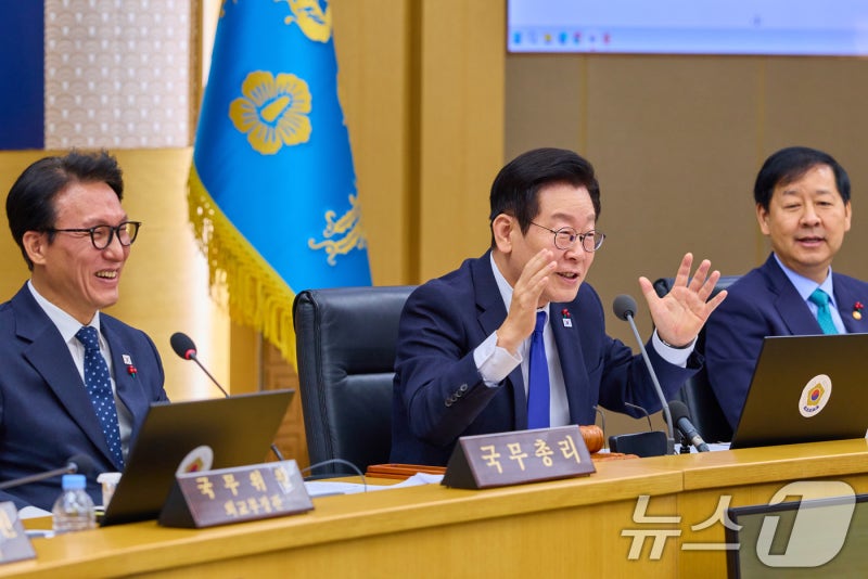 李<b>대통령</b> "저녁식사는 했나요"…119 종합상황실·<b>국세청</b> 깜짝 방문