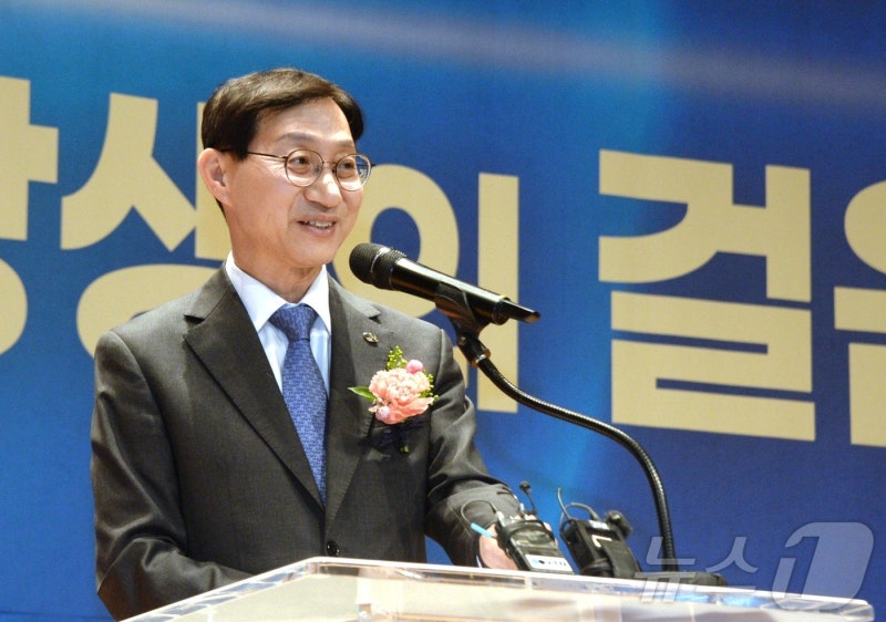 <b>김성주</b> 국민연금 이사장 "<b>공공주택 투자</b>해 결혼·출산 촉진"