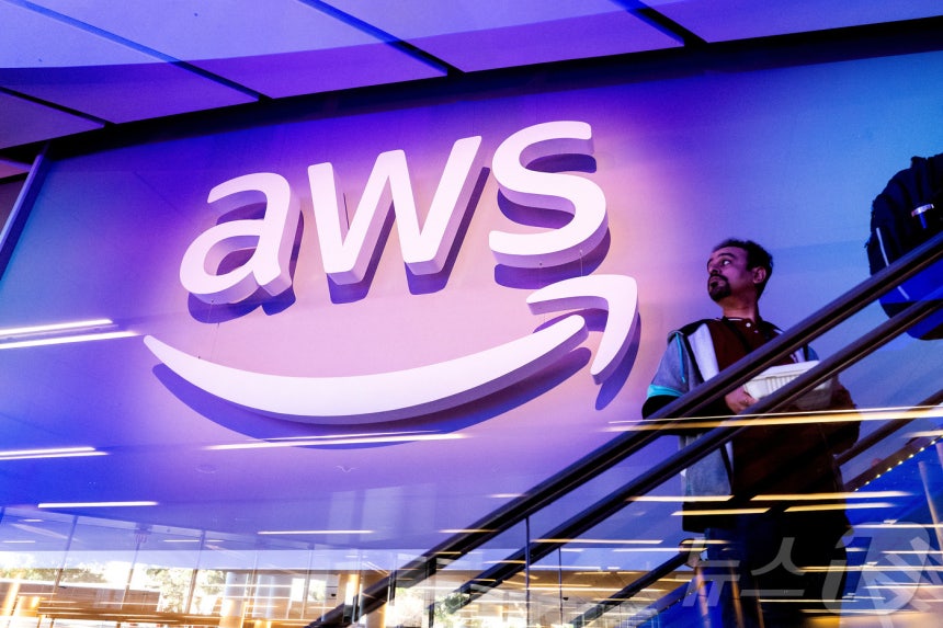 AWS 리인벤트 로고.AWS re:Invent 2025 in Las Vegas ⓒ 로이터=뉴스1