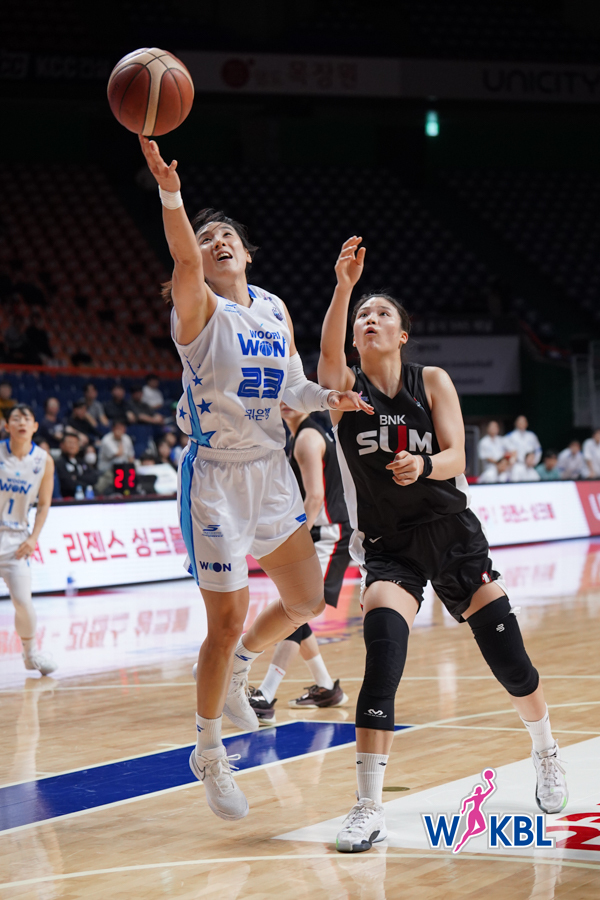 '<b>김단비</b> 24점' 우리은행, BNK에 57-52 승리…시즌 첫 4연승