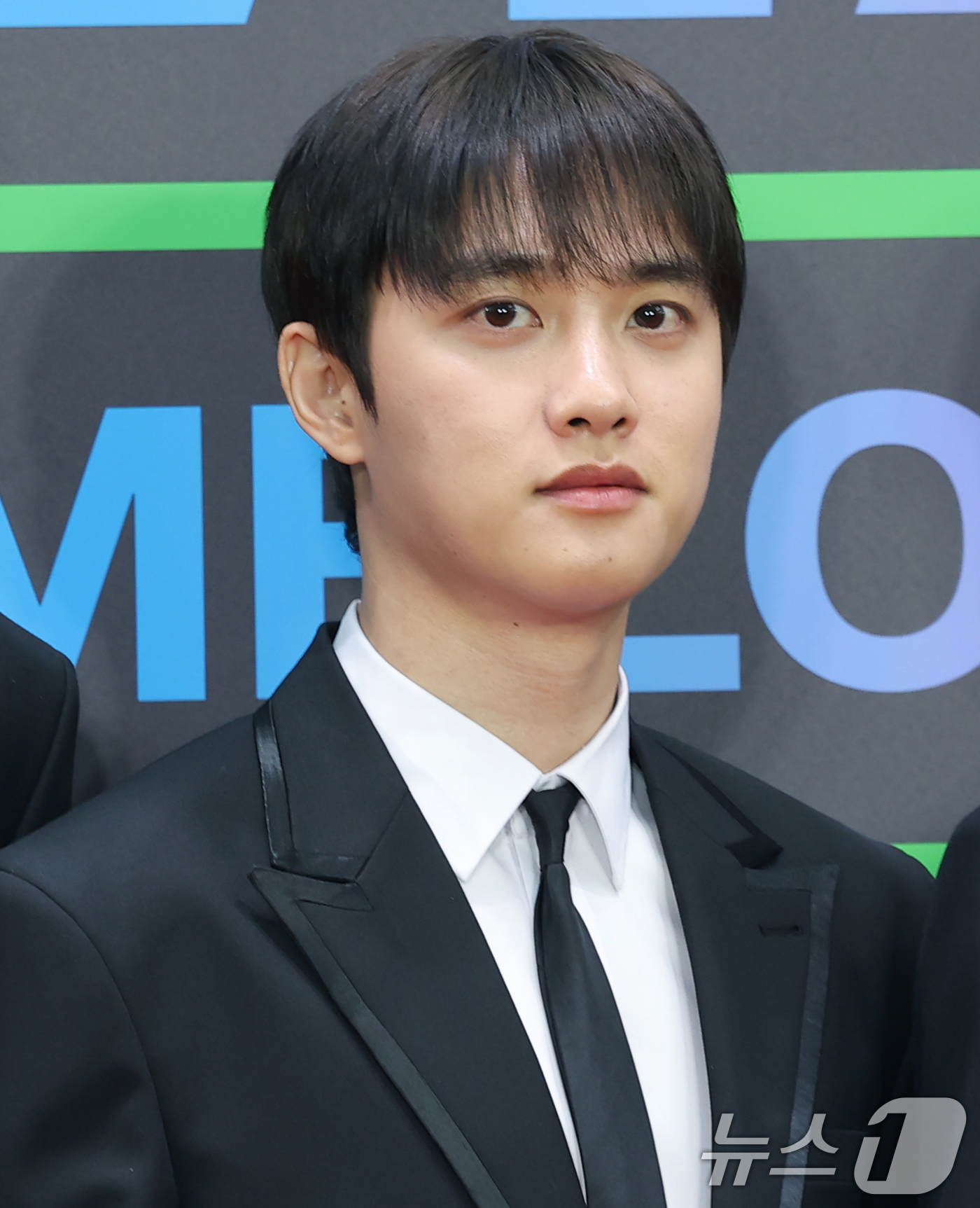 도경수, '신민아' 김우빈과의 의리 대박…<b>MMA</b> 도중 결혼식 참석
