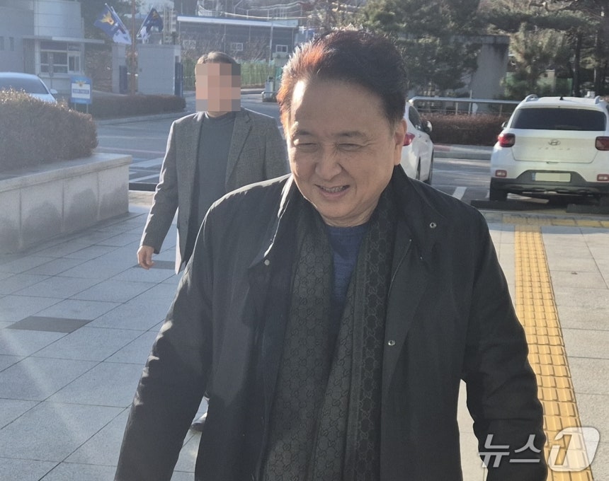 김영환 지사가 21일 오전 충북경찰청에 출석하고 있다.(독자제공.재판매 및 DB금지)./뉴스1