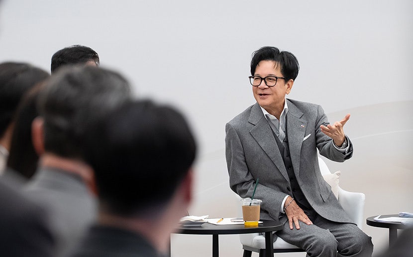 CJ그룹 이재현 회장이 서울 중구 CJ제일제당 본사를 찾아 임직원을 만났다.(CJ 제공).