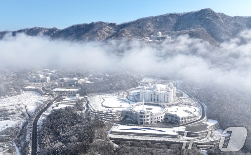 지난 15일 압수수색이 진행중인 경기도 가평 통일교 천원궁과 천정궁 젼경.2025.12.15/뉴스1 ⓒ News1 구윤성 기자