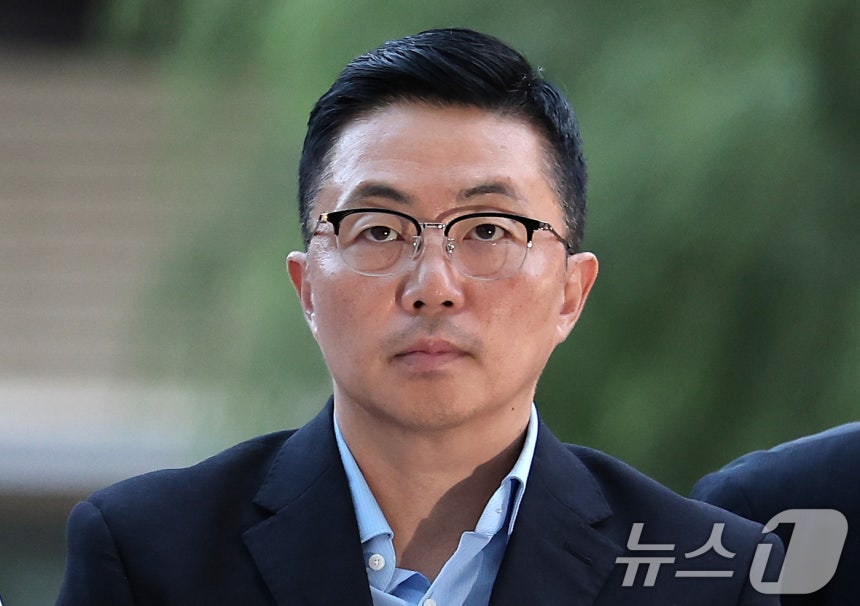 김건희 여사 일가의 '집사'로 알려진 김예성 씨가 12일 인천국제공항에서 체포돼 서울 종로구에 마련된 김건희 특검팀(특별검사 민중기) 사무실로 조사를 받기 위해 출석하고 있다.2025.8.12/뉴스1 ⓒ News1