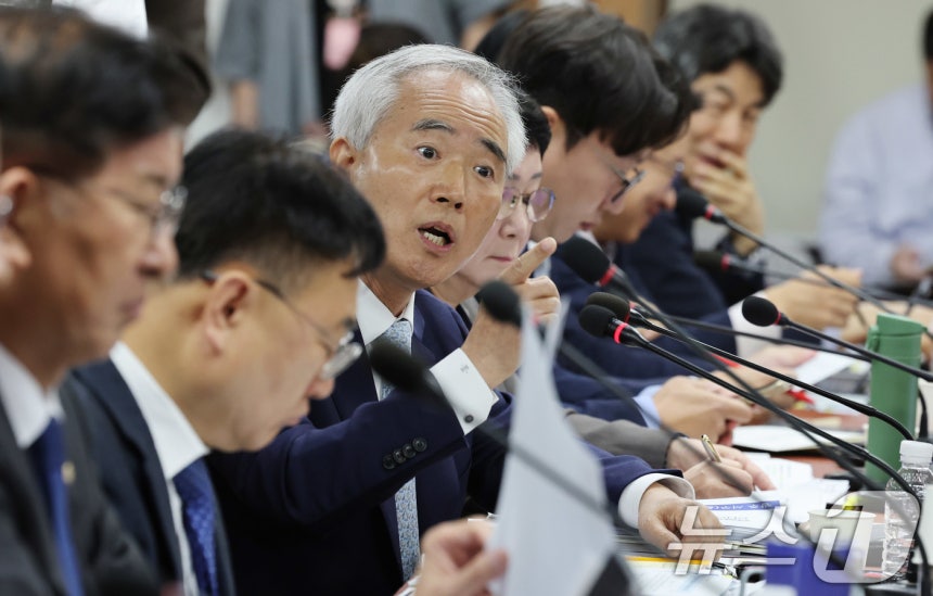 질의하는 양부남 더불어민주당 의원./뉴스1 ⓒ News1 박지혜 기자