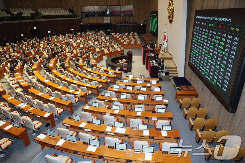여의도 국회 본회의장.2025.12.24/뉴스1 ⓒ News1 이승배 기자