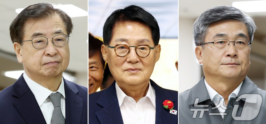 서훈 전 국가안보실장(왼쪽부터),박지원 전 국정원장,서욱 전 국방부 장관이 5일 오전 서울 서초구 서울중앙지방법원에서 열린‘서해 공무원 피격 은폐 의혹’결심 공판에 출석하고 있다.2025.11.5/뉴스1 ⓒ
