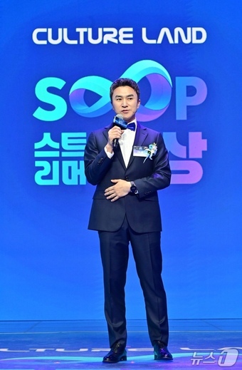 최영우 SOOP 대표가 2026년 3가지 키워드를 발표하고 있다.(SOOP 제공)